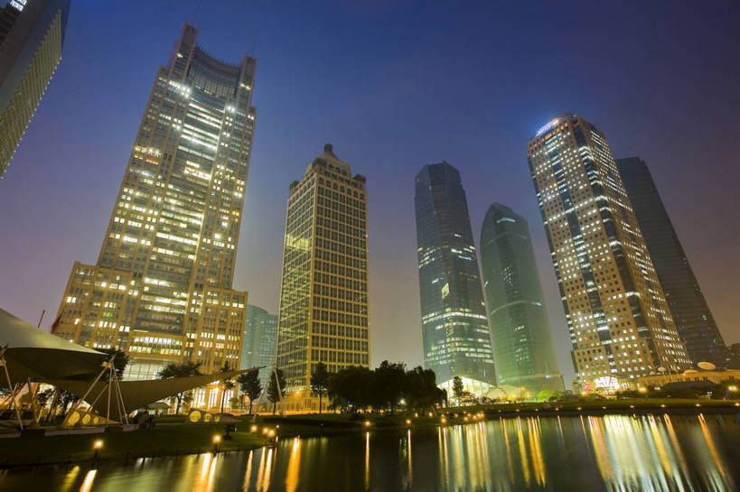 横图,彩色,室外,旅游,度假,办公楼,名胜古迹,城市风光,标志建筑,大厦,地标,建筑,夜景,上海,中国,亚洲,遗迹,景观,建筑群,灯光,古迹,文物,娱乐,建设,古建筑,浦东,绿地,地标建筑,享受,休闲,灿烂,旅游胜地,放松,摄影,灯火通明,金融中心,古文明,东亚,中华人民共和国,陆家嘴绿地,金融区,旅行,城市公园,bj174