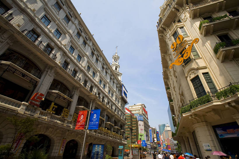 商店,横图,彩色,室外,购物,大厦,建筑,摩天大楼,上海,中国,亚洲,广告,白云,蓝天,南京路,摩天大厦,摄影,东亚,中华人民共和国,商业,大楼,bj174