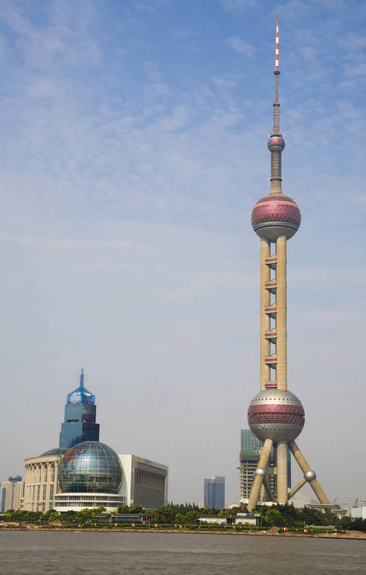 竖图,全景,彩色,室外,白天,办公楼,河流,大厦,建筑,上海,中国,亚洲,东方明珠,黄浦江,浦东,白云,蓝天,外滩,远景,摩天大厦,摄影,电视塔,金融中心,东亚,中华人民共和国,江,大楼,bj174