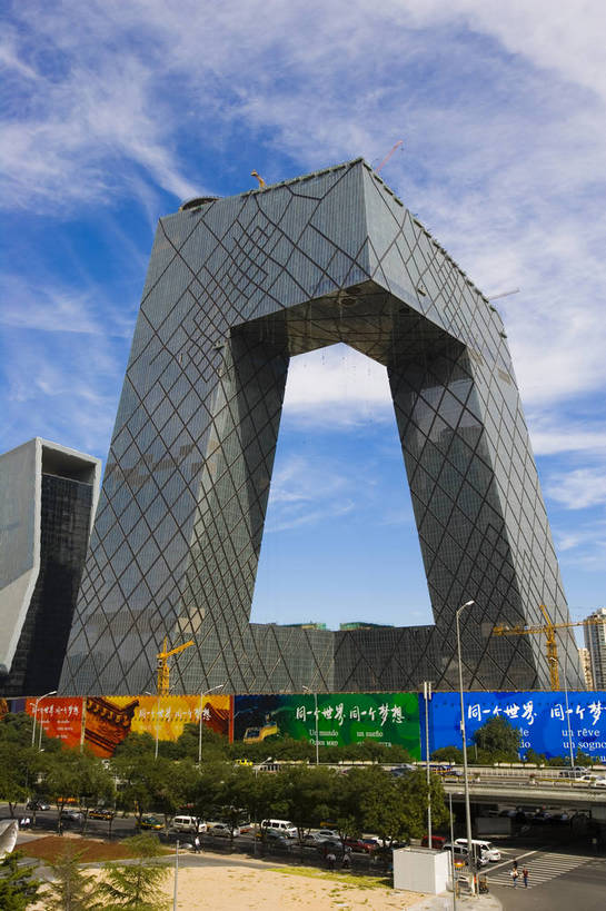 竖图,彩色,室外,特写,白天,旅游,度假,名胜古迹,城市风光,标志建筑,大厦,地标,建筑,北京,中国,亚洲,遗迹,首都,古迹,文物,娱乐,建设,古建筑,白云,蓝天,享受,休闲,旅游胜地,放松,竖,摄影,城市建筑,古文明,东亚,中华人民共和国,北京市,京,北平,华北地区,旅行,北京CBD,北京商务中心区,中国北京大北窑,大裤衩,智窗,中央电视台总部大楼,中央电视台,bj174