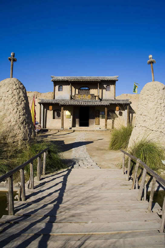 无人,竖图,彩色,室外,特写,白天,旅游,度假,名胜古迹,标志建筑,地标,建筑,中国,亚洲,遗迹,古迹,文物,娱乐,建设,古建筑,享受,休闲,旅游胜地,放松,竖,摄影,人文景观,古代建筑,中国文化,古文明,东亚,宁夏,银川,镇北堡影视城,影视城,首府,中华人民共和国,西北地区,银川市,宁夏回族自治区,宁,旅行,镇北堡,镇北堡西部影视城,bj174