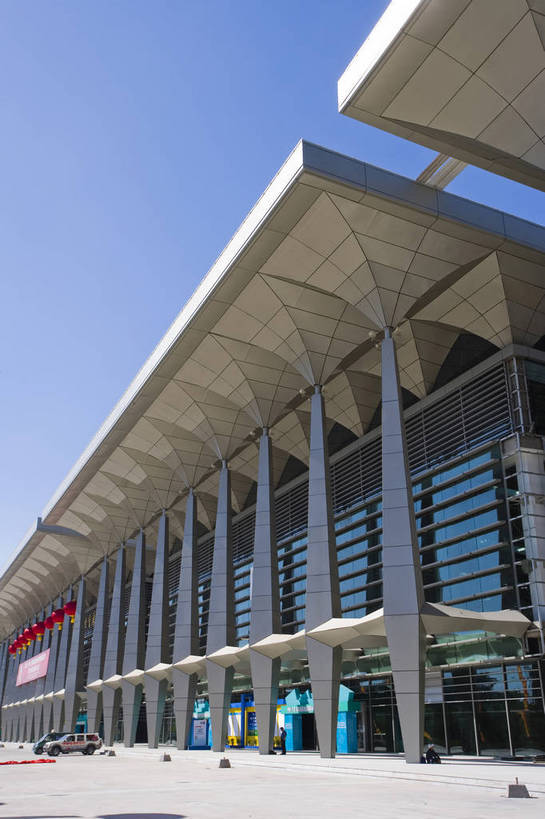 竖图,彩色,室外,白天,旅游,度假,美景,城市风光,城市,道路,建筑,中国,亚洲,景观,娱乐,现代建筑,享受,休闲,景色,放松,竖,摄影,展览馆,东亚,宁夏,银川,首府,中华人民共和国,西北地区,银川市,宁夏回族自治区,宁,马路,旅行,金凤区,银川国际会展中心,bj174