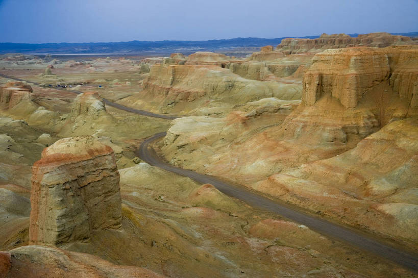 无人,横图,彩色,室外,特写,白天,旅游,度假,名胜古迹,峡谷,标志建筑,道路,地标,建筑,路,中国,亚洲,遗迹,古迹,文物,娱乐,建设,古建筑,自然,奇石,享受,休闲,旅游胜地,放松,摄影,自然风光,古文明,东亚,地貌,魔鬼城,新疆,乌尔禾风城,克拉玛依,中华人民共和国,新疆维吾尔自治区,西北地区,克拉玛依市,石头城,旅行,准噶尔,准噶尔盆地,地质,新,bj174