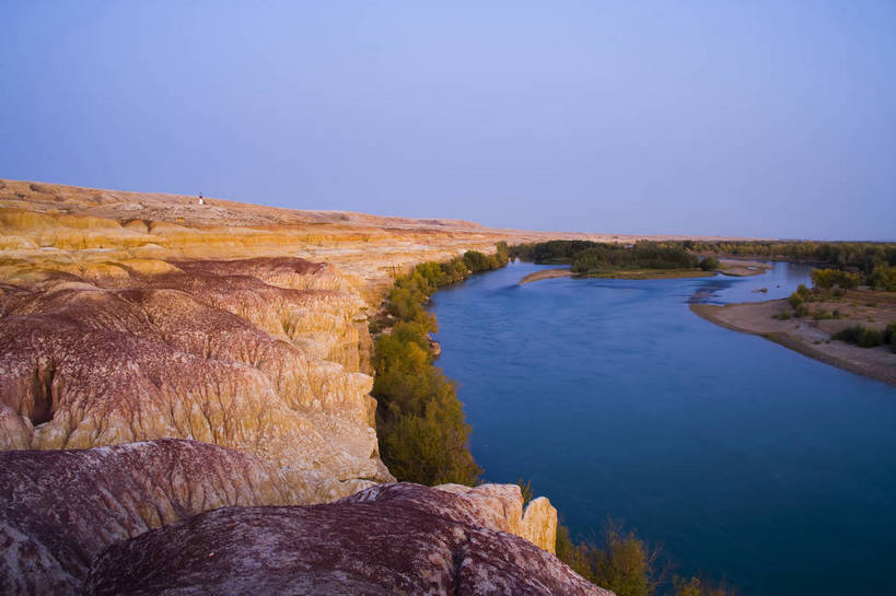 无人,横图,彩色,室外,白天,旅游,度假,湖泊,石头,名胜古迹,森林,树林,峡谷,标志建筑,地标,建筑,中国,亚洲,遗迹,石子,水潭,古迹,文物,娱乐,建设,古建筑,自然,享受,休闲,旅游胜地,放松,摄影,绿洲,自然风光,古文明,东亚,地貌,新疆,中华人民共和国,石块,旅行,地质,五彩湾,bj174