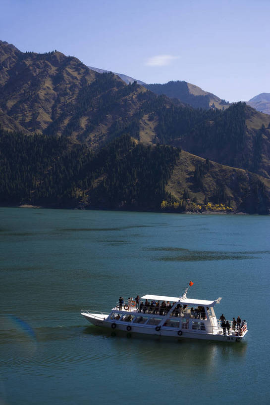 竖图,彩色,室外,白天,旅游,度假,名胜古迹,山,水,标志建筑,地标,建筑,中国,亚洲,遗迹,水池,古迹,文物,娱乐,建设,古建筑,游船,风景,享受,休闲,旅游胜地,放松,竖,摄影,自然风光,古文明,东亚,天池,天山,乌鲁木齐,新疆,中华人民共和国,旅行,bj174