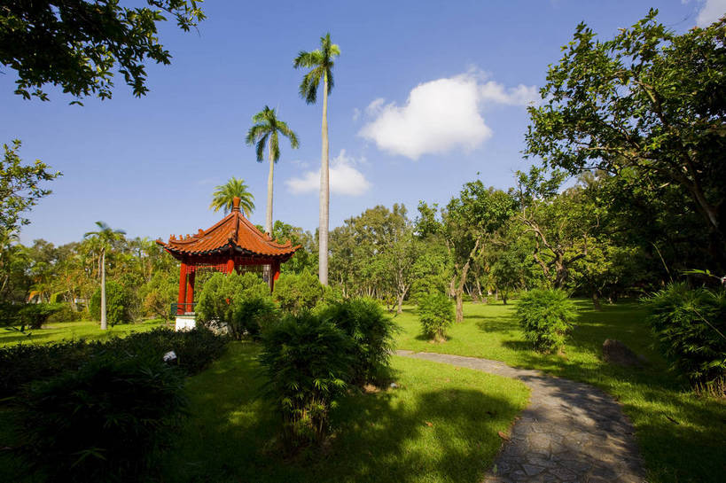 无人,家,花园,横图,彩色,室外,白天,旅游,度假,草坪,名胜古迹,树林,标志建筑,地标,建筑,台湾,中国,亚洲,遗迹,房屋,屋子,古迹,文物,娱乐,建设,古建筑,楼房,住宅,白云,蓝天,自然,凉亭,享受,休闲,旅游胜地,放松,摄影,蒋介石,故居,古文明,东亚,中华人民共和国,台北市,政治家,外交家,旅行,房子,士林官邸,蒋宋美龄,宋美龄,bj174