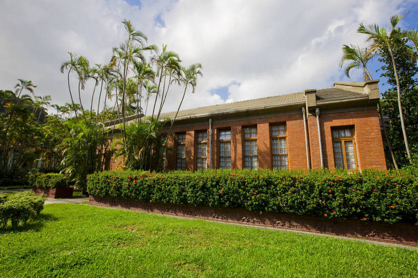 无人,家,花园,横图,彩色,室外,白天,旅游,度假,草坪,名胜古迹,树林,标志建筑,地标,建筑,台湾,中国,亚洲,遗迹,房屋,屋子,古迹,文物,娱乐,建设,古建筑,楼房,住宅,白云,蓝天,自然,凉亭,享受,休闲,旅游胜地,放松,摄影,蒋介石,故居,古文明,东亚,中华人民共和国,台北市,政治家,外交家,旅行,房子,士林官邸,蒋宋美龄,宋美龄,bj174