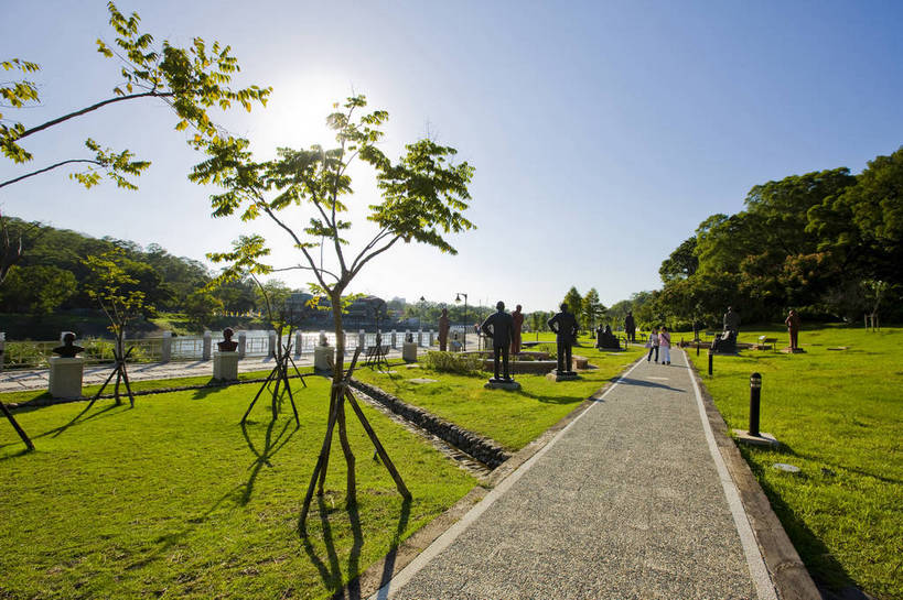 公园,横图,彩色,室外,白天,草坪,树林,雕塑,台湾,中国,亚洲,雕像,蓝天,绿地,摄影,纪念,蒋介石,东亚,台北,桃园县,港澳台,中华人民共和国,台湾省,慈湖,大溪镇,桃园,台,蒋中正,慈湖蒋陵,bj174