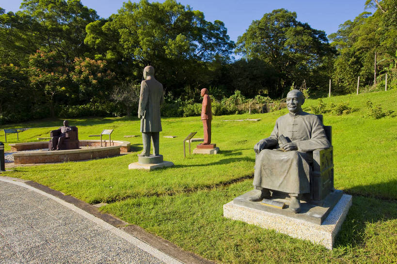 无人,公园,横图,彩色,室外,白天,草坪,树林,雕塑,台湾,中国,亚洲,雕像,蓝天,绿地,摄影,纪念,蒋介石,东亚,台北,桃园县,港澳台,中华人民共和国,台湾省,慈湖,大溪镇,桃园,台,蒋中正,慈湖蒋陵,bj174