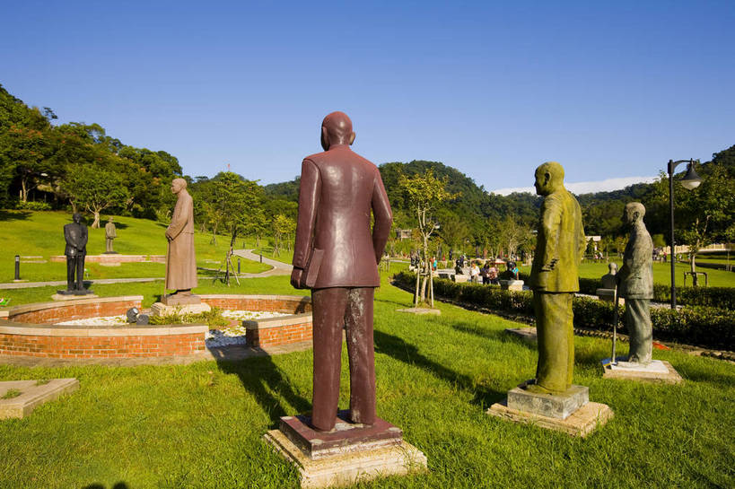 公园,横图,彩色,室外,白天,草坪,树林,雕塑,台湾,中国,亚洲,雕像,蓝天,绿地,摄影,纪念,蒋介石,东亚,台北,桃园县,港澳台,中华人民共和国,台湾省,慈湖,大溪镇,桃园,台,蒋中正,慈湖蒋陵,bj174