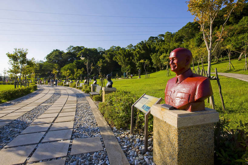 公园,横图,彩色,室外,白天,草坪,树林,雕塑,台湾,中国,亚洲,雕像,蓝天,绿地,摄影,纪念,蒋介石,东亚,台北,桃园县,港澳台,中华人民共和国,台湾省,慈湖,大溪镇,桃园,台,蒋中正,慈湖蒋陵,bj174