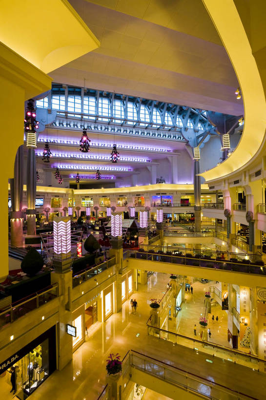 商店,竖图,彩色,室内,白天,购物,旅游,度假,名胜古迹,标志建筑,大厦,地标,建筑,商场,台湾,中国,亚洲,遗迹,灯光,古迹,文物,娱乐,建设,大厅,古建筑,大堂,享受,休闲,灿烂,旅游胜地,放松,竖,摄影,古文明,东亚,101大厦,台北,中华人民共和国,旅行,bj174