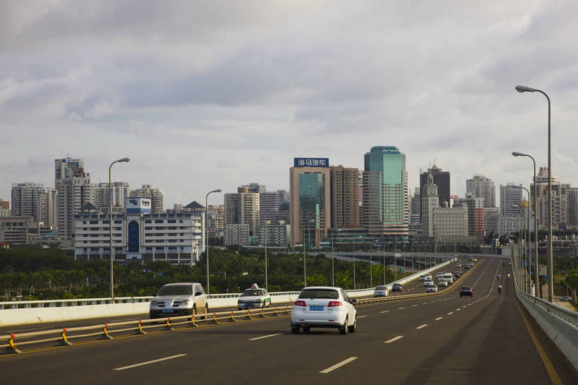 横图,彩色,室外,白天,旅游,城市风光,道路,建筑,中国,亚洲,景观,建筑群,交通,现代建筑,海南,天空,旅游胜地,摄影,海南省,东亚,中华人民共和国,华南地区,省会,海口,海口市,琼,马路,旅行,海口世纪大桥,龙华区,世纪大桥,bj174