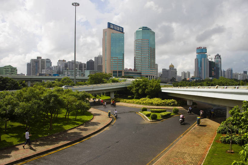 横图,彩色,室外,白天,旅游,城市风光,道路,建筑,立交桥,中国,亚洲,景观,建筑群,交通,现代建筑,海南,天空,旅游胜地,摄影,东亚,中华人民共和国,海口,旅行,国贸,bj174