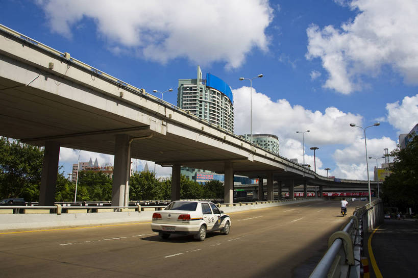 横图,彩色,室外,白天,旅游,城市风光,道路,建筑,立交桥,中国,亚洲,景观,建筑群,交通,现代建筑,海南,天空,旅游胜地,摄影,东亚,中华人民共和国,海口,旅行,bj174