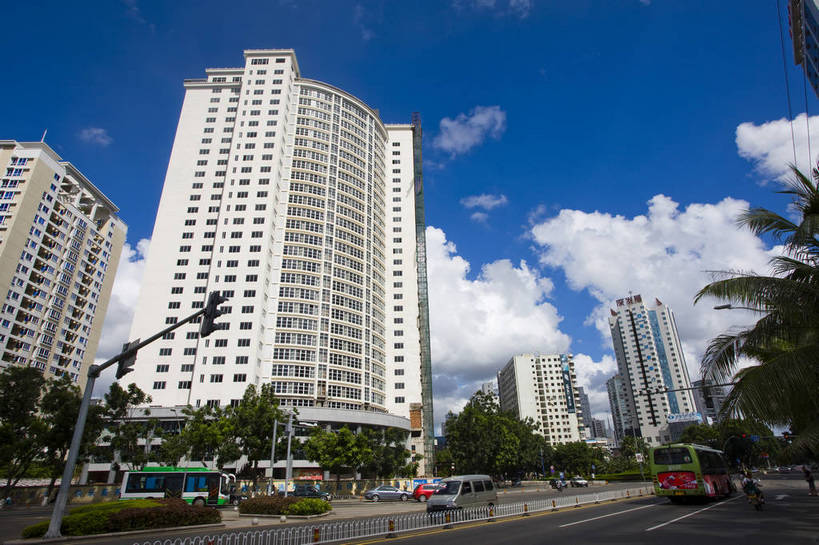 横图,彩色,室外,白天,旅游,城市风光,道路,建筑,中国,亚洲,景观,建筑群,交通,现代建筑,海南,天空,旅游胜地,商务楼,摄影,东亚,中华人民共和国,海口,旅行,国贸,bj174