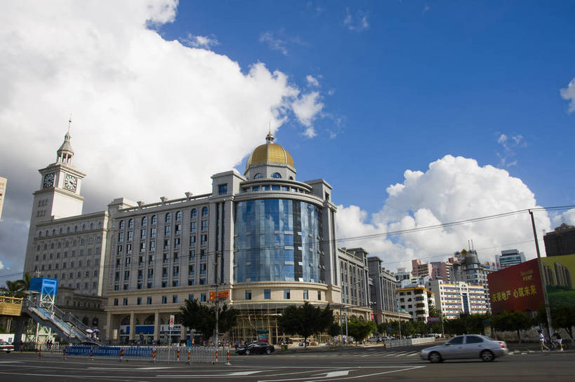 横图,彩色,室外,白天,旅游,城市风光,道路,建筑,中国,亚洲,景观,建筑群,交通,现代建筑,海南,天空,旅游胜地,商务楼,摄影,东亚,中华人民共和国,海口,旅行,国贸,bj174