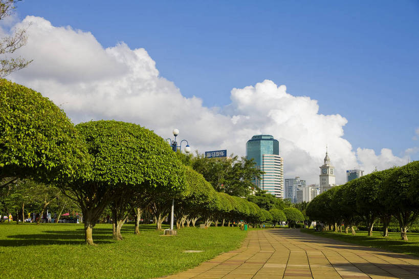 广场,横图,彩色,室外,白天,旅游,草坪,城市风光,建筑,中国,亚洲,景观,建筑群,现代建筑,海南,天空,绿地,旅游胜地,商务楼,摄影,海南省,东亚,中华人民共和国,华南地区,省会,海口,海口市,琼,旅行,龙华区,万绿园,bj174