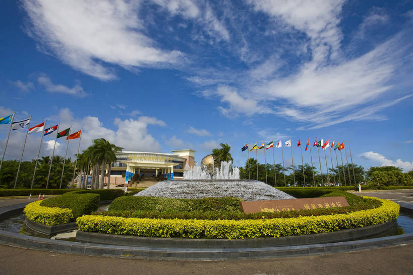 无人,横图,彩色,室外,白天,旅游,树林,植物,城市风光,建筑,椰树,叶子,中国,亚洲,景观,绿叶,现代建筑,树,树木,海南,绿色,天空,自然,休闲,嫩叶,旅游胜地,摄影,海南省,生长,成长,度假村,东亚,中华人民共和国,华南地区,琼,叶,叶片,棕榈,椰子树,旅行,博鳌,博鳌镇,琼东,琼海,琼海市,亚洲论坛国际会议中心,bj174