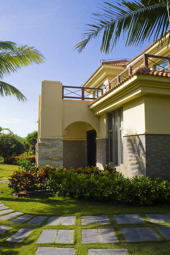 无人,竖图,彩色,室外,白天,旅游,草坪,树林,植物,别墅,建筑,酒店,椰树,叶子,中国,亚洲,景观,绿叶,树,树木,海南,绿色,天空,自然,绿地,休闲,嫩叶,旅游胜地,竖,摄影,海南省,生长,成长,度假村,东亚,中华人民共和国,华南地区,琼,叶,叶片,棕榈,椰子树,旅行,博鳌,博鳌镇,琼东,琼海,琼海市,博鳌玉带湾大酒店,bj174