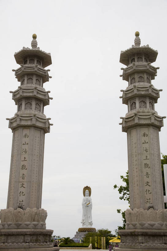 竖图,彩色,室外,白天,旅游,石头,建筑,雕塑,三亚,中国,亚洲,雕像,佛像,石子,景观,塔,佛,海南,天空,旅游胜地,竖,摄影,东亚,中华人民共和国,民族建筑,石块,岩石,旅行,南山文化旅游区,bj174