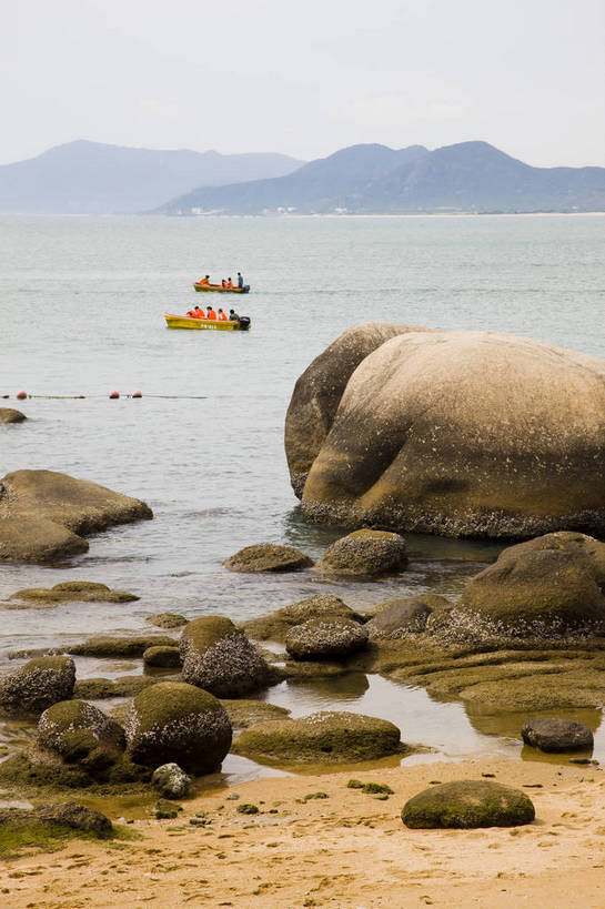竖图,彩色,室外,白天,旅游,石头,沙滩,三亚,中国,亚洲,海南,天空,自然,休闲,旅游胜地,竖,摄影,风光,海滨,东亚,天涯海角,中华人民共和国,海,海滩,旅行,bj174
