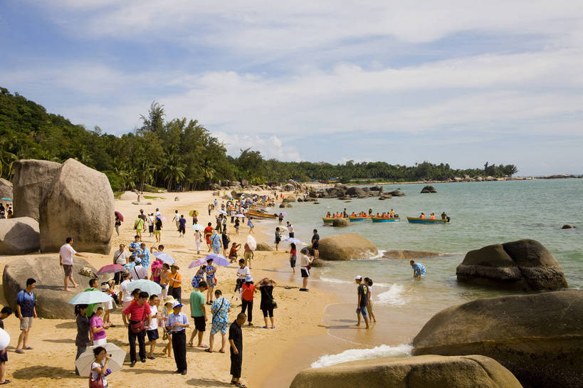 横图,彩色,室外,白天,旅游,石头,沙滩,三亚,中国,亚洲,游人,海南,天空,休闲,旅游胜地,摄影,海滨,东亚,天涯海角,中华人民共和国,海滩,旅行,bj174