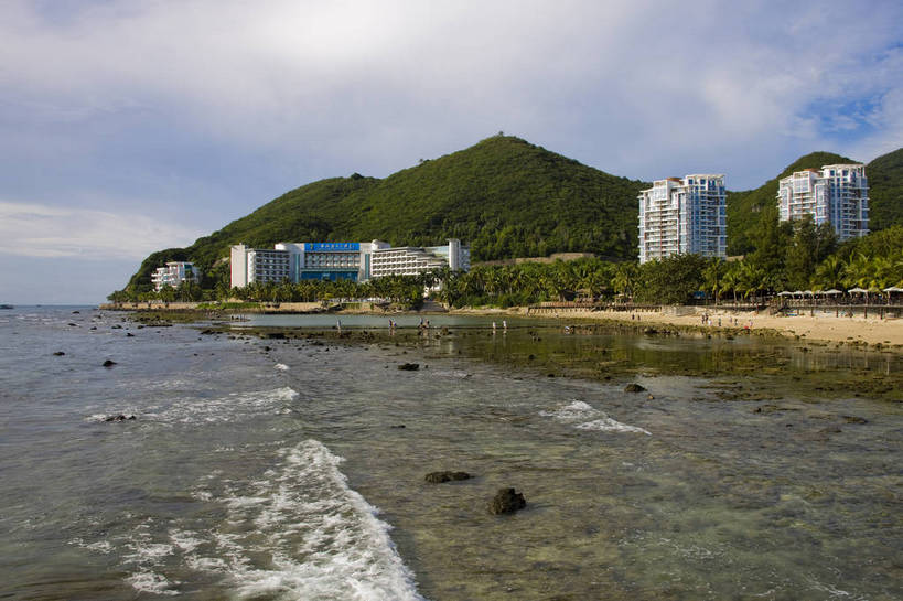 横图,彩色,室外,白天,旅游,沙滩,建筑,三亚,中国,亚洲,游人,建筑群,海南,天空,休闲,旅游胜地,摄影,海南省,海滨,东亚,三亚市,中华人民共和国,华南地区,琼,海,海滩,旅行,大东海,bj174