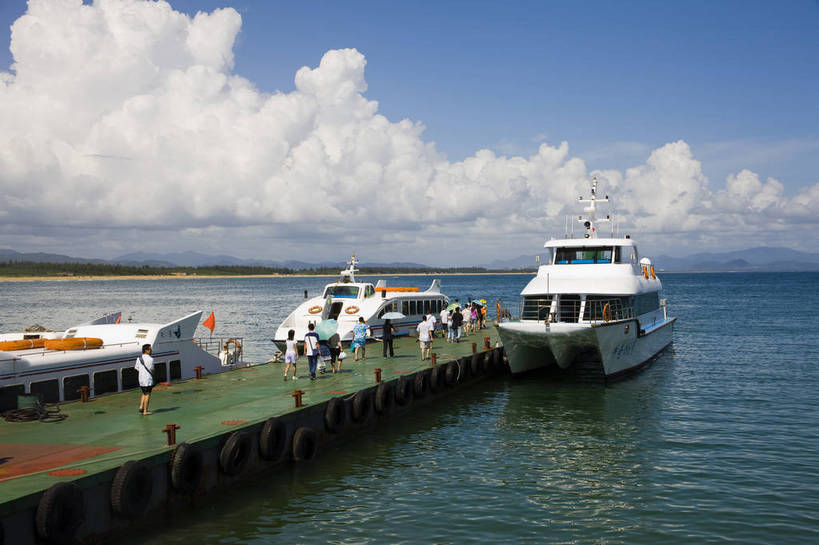 横图,彩色,室外,白天,旅游,沙滩,三亚,中国,亚洲,游人,游船,海南,天空,休闲,旅游胜地,摄影,海滨,东亚,中华人民共和国,海,海滩,旅行,蜈支洲岛,bj174