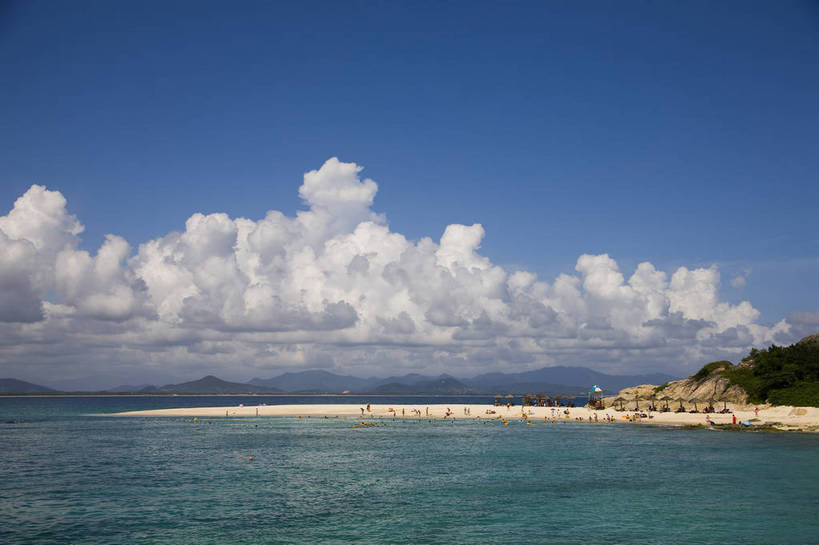 横图,彩色,室外,白天,旅游,沙滩,三亚,中国,亚洲,游人,海南,天空,休闲,旅游胜地,摄影,海滨,东亚,中华人民共和国,海,海滩,旅行,蜈支洲岛,bj174