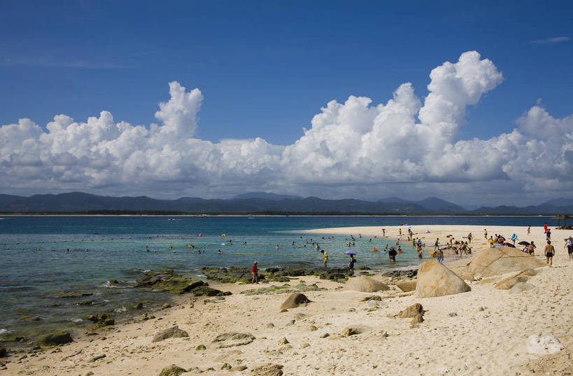 横图,彩色,室外,白天,旅游,沙滩,三亚,中国,亚洲,云,海南,天空,休闲,旅游胜地,摄影,海滨,东亚,中华人民共和国,海,海滩,旅行,蜈支洲岛,bj174