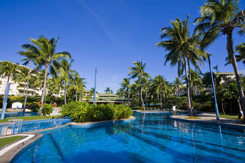 无人,游泳池,横图,彩色,室外,白天,旅游,树林,建筑,酒店,三亚,中国,亚洲,景观,会所,海南,天空,休闲,旅游胜地,摄影,度假村,东亚,中华人民共和国,旅行,亚龙湾,bj174