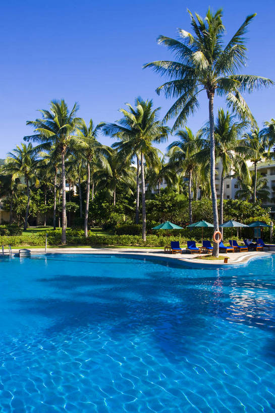 无人,游泳池,竖图,彩色,室外,白天,旅游,树林,建筑,酒店,三亚,中国,亚洲,景观,会所,海南,天空,休闲,旅游胜地,竖,摄影,度假村,东亚,中华人民共和国,旅行,亚龙湾,bj174