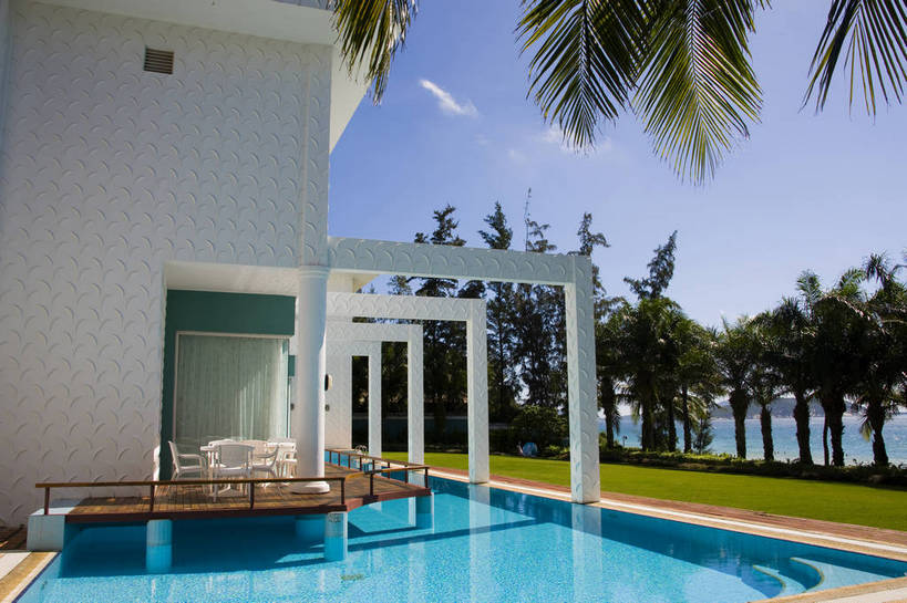 无人,游泳池,横图,彩色,室外,白天,旅游,草坪,树林,别墅,建筑,酒店,椰树,三亚,中国,亚洲,景观,海湾,海南,天空,绿地,休闲,旅游胜地,摄影,海南省,度假村,东亚,三亚市,中华人民共和国,华南地区,琼,旅行,亚龙湾,亚龙湾国家旅游度假区,三亚凯莱度假酒店,bj174