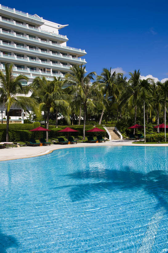 无人,竖图,彩色,室外,白天,旅游,树林,建筑,酒店,三亚,中国,亚洲,躺椅,景观,海湾,海南,天空,休闲,旅游胜地,竖,摄影,海南省,度假村,东亚,三亚市,中华人民共和国,华南地区,琼,旅行,旅店,亚龙湾,亚龙湾国家旅游度假区,三亚凯莱度假酒店,bj174