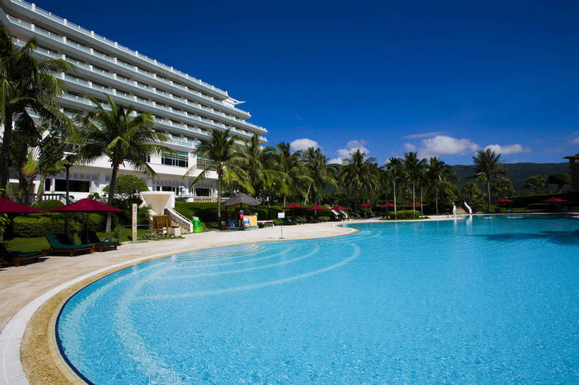 无人,横图,彩色,室外,白天,旅游,树林,建筑,酒店,三亚,中国,亚洲,躺椅,景观,海湾,海南,天空,休闲,旅游胜地,摄影,海南省,度假村,东亚,三亚市,中华人民共和国,华南地区,琼,旅行,旅店,亚龙湾,亚龙湾国家旅游度假区,三亚凯莱度假酒店,bj174