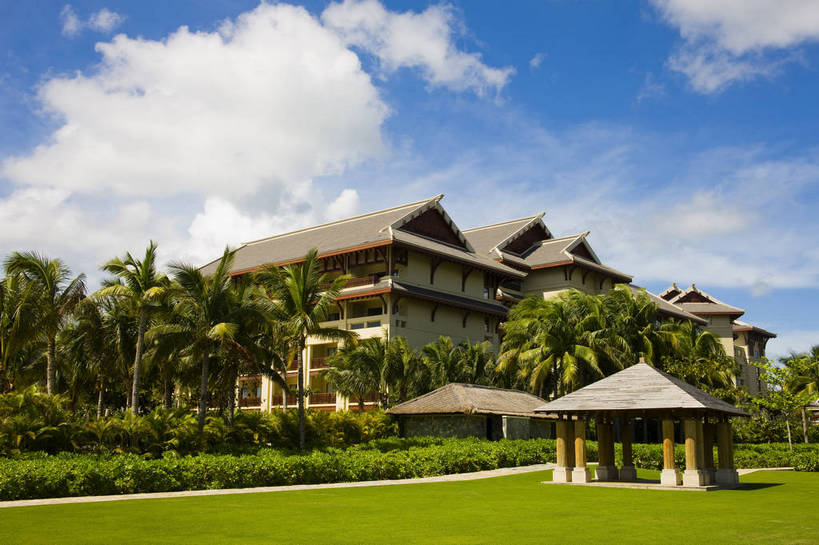 无人,横图,彩色,室外,白天,旅游,草坪,树林,建筑,椰树,三亚,中国,亚洲,景观,海湾,海南,天空,绿地,旅游胜地,摄影,海南省,度假村,东亚,三亚市,中华人民共和国,华南地区,琼,旅行,亚龙湾,亚龙湾国家旅游度假区,金茂三亚丽思卡尔顿酒店,bj174