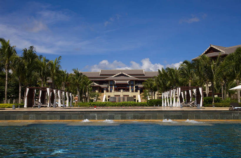 游泳池,横图,彩色,室外,白天,旅游,树林,建筑,酒店,三亚,中国,亚洲,景观,海湾,海南,天空,旅游胜地,摄影,海南省,度假村,东亚,三亚市,中华人民共和国,华南地区,琼,旅行,旅店,亚龙湾,亚龙湾国家旅游度假区,金茂三亚丽思卡尔顿酒店,bj174