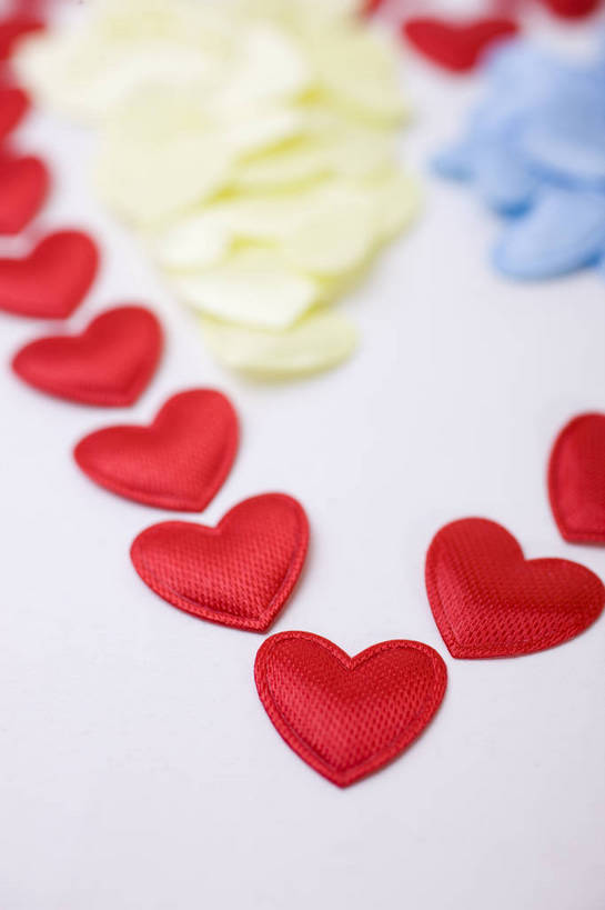 无人,竖图,彩色,室内,静物,中国,情人节,许多,节日,图案,图片,图形,很多,文化,物品,装饰品,饰品,多个,心形,竖,摄影,陈列,东亚,红心,影棚拍摄,bj174