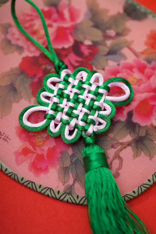 无人,竖图,彩色,室内,静物,中国,装饰,扇子,图片,艺术品,装饰品,两个,中国结,竖,摄影,礼品,中国文化,国画,东亚,影棚拍摄,传统文化,bj174