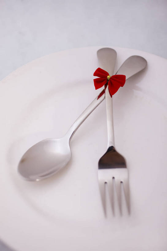 无人,竖图,彩色,室内,静物,中国,叉子,图片,勺子,艺术品,装饰品,两个,蝴蝶结,调羹,汤匙,竖,摄影,礼品,东亚,影棚拍摄,羹匙,bj174