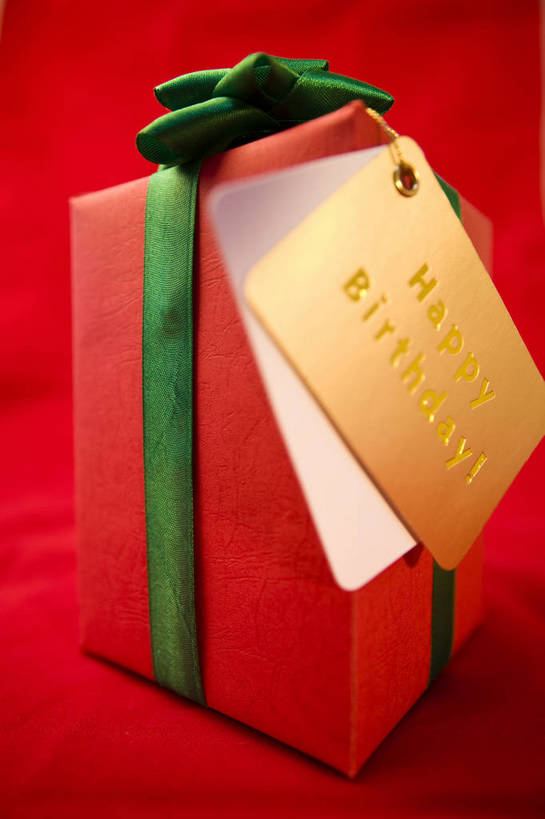 无人,竖图,彩色,室内,生日,静物,礼盒,中国,庆祝,图片,贺卡,艺术品,祝福,文化,盒子,装饰品,一个,蝴蝶结,卡片,竖,摄影,礼品,单个,庆贺,祝贺,礼仪,出生,祝愿,东亚,诞生,影棚拍摄,bj174
