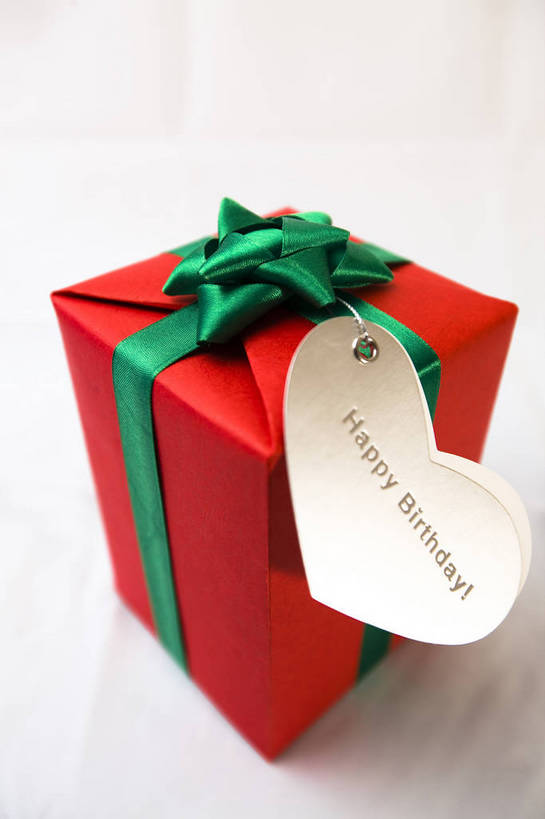 无人,竖图,彩色,室内,生日,静物,礼盒,中国,庆祝,图片,贺卡,艺术品,祝福,文化,盒子,装饰品,一个,蝴蝶结,卡片,竖,摄影,礼品,单个,庆贺,祝贺,礼仪,出生,祝愿,东亚,诞生,影棚拍摄,bj174