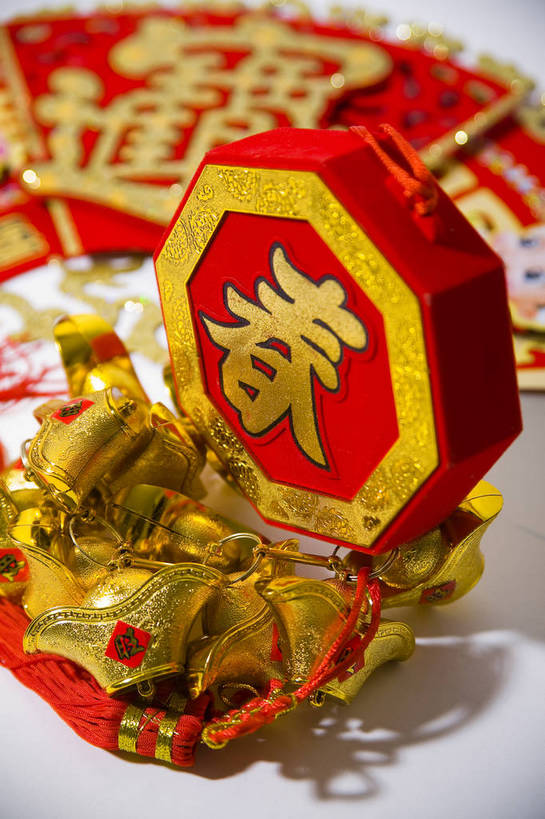 无人,竖图,彩色,室内,静物,礼盒,礼物,中国,许多,装饰,布袋,图片,艺术品,很多,盒子,装饰品,贴画,多个,竖,财富,摄影,礼品,中国文化,东亚,影棚拍摄,元宝,传统文化,bj174