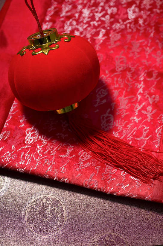 无人,竖图,彩色,室内,特写,静物,中国,春节,新年,节日,灯笼,图片,红灯笼,装饰品,两个,饰品,荷包,竖,摄影,中国文化,东亚,影棚拍摄,传统文化,bj174