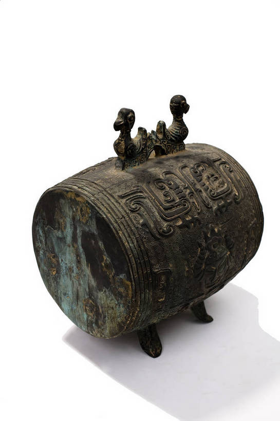 竖图,彩色,静物,金属制品,中国,金属,雕刻,图片,文化遗产,鼓,艺术品,历史,文物,装饰品,古代,一个,摄影,单个,古董,中国文化,东亚,青铜,青铜器,古远,古代文明,美术工艺,影棚拍摄,传统文化,青铜制品,双鸟鼍鼓,商神人纹双鸟鼓,神人纹双鸟鼓,bj174