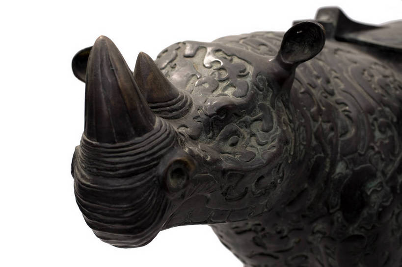 横图,彩色,静物,杯子,金属制品,中国,金属,雕刻,图片,文化遗产,艺术品,历史,文物,装饰品,古代,一个,酒杯,摄影,单个,古董,中国文化,樽,东亚,青铜,青铜器,古远,古代文明,美术工艺,影棚拍摄,传统文化,青铜制品,错金银云纹青铜犀尊,酒樽,错金银云纹铜犀尊,错金银云纹犀尊,青铜奇葩错金银云纹铜犀尊,青铜犀尊,bj174