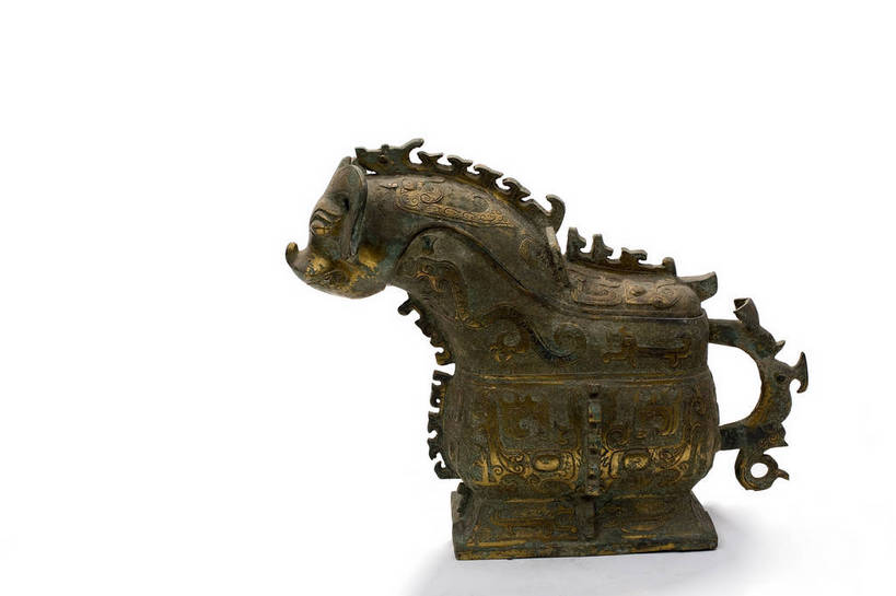 横图,彩色,静物,杯子,金属制品,中国,金属,雕刻,图片,文化遗产,艺术品,历史,文物,装饰品,古代,一个,酒杯,摄影,单个,古董,中国文化,东亚,青铜,青铜器,古远,古代文明,美术工艺,影棚拍摄,传统文化,青铜制品,觥,西周折觥,折觥,bj174