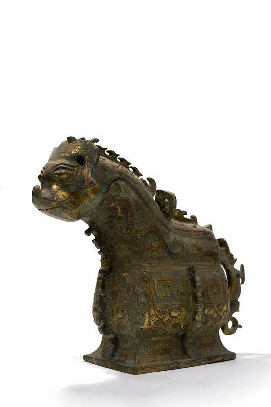 竖图,彩色,静物,杯子,金属制品,中国,金属,雕刻,图片,文化遗产,艺术品,历史,文物,装饰品,古代,一个,酒杯,摄影,单个,古董,中国文化,东亚,青铜,青铜器,古远,古代文明,美术工艺,影棚拍摄,传统文化,青铜制品,觥,西周折觥,折觥,bj174