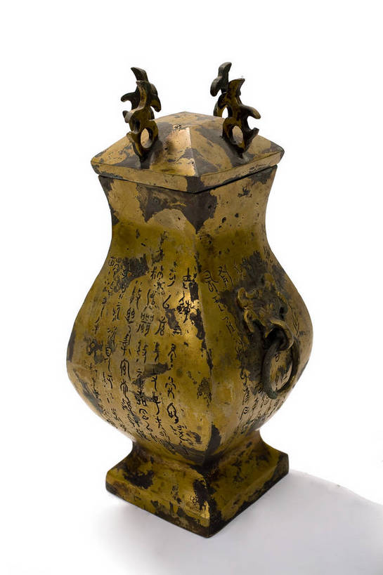 竖图,彩色,静物,金属制品,中国,金属,雕刻,图片,文化遗产,艺术品,古典,历史,文化,文物,装饰品,古代,一个,瓶子,工艺品,摄影,单个,古董,古物,中国文化,古玩,东亚,青铜,青铜器,古远,古代文明,美术工艺,影棚拍摄,传统文化,青铜制品,bj174